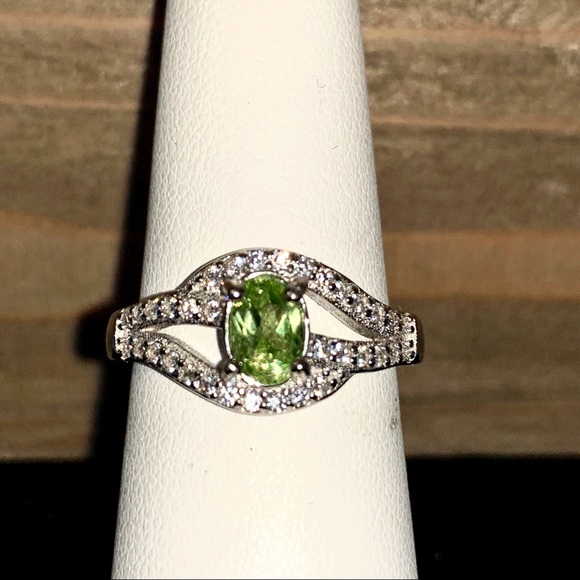 Natural Peridot Gemstone Ring with 925 Silver - Picture 6 of 9